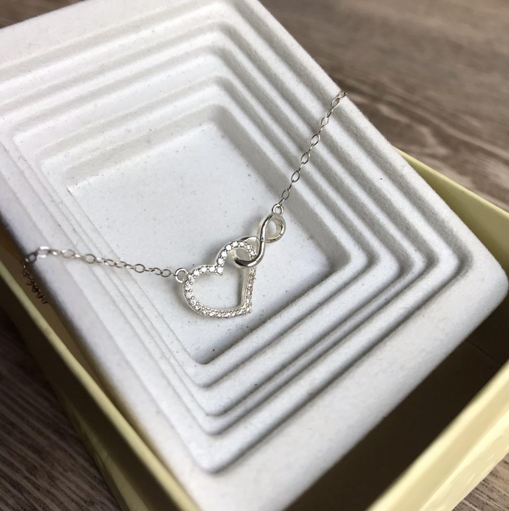 NWOT INFINITY HEART